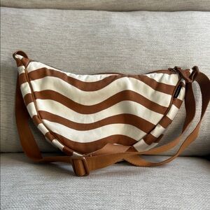Uniqlo Brown and Cream Wave-Pattern Crossbody Bag